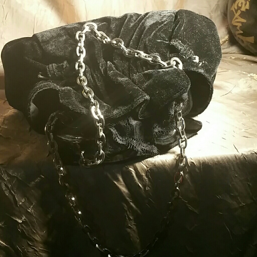 Black and white Store - Picture 3 of 6